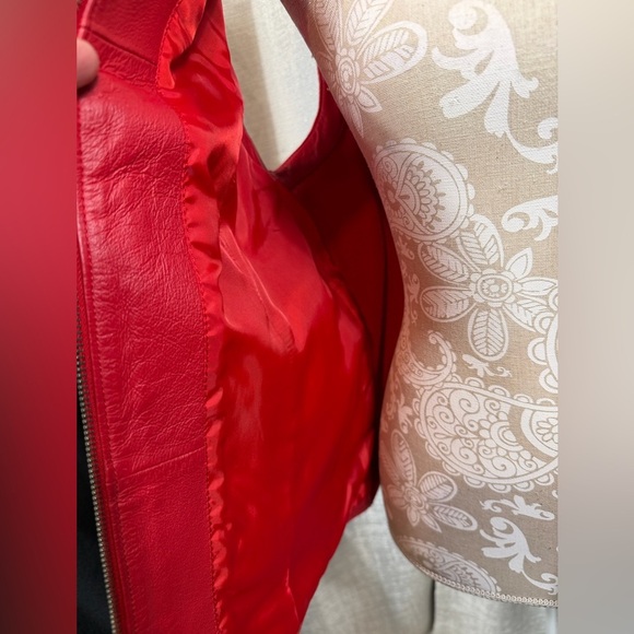 Peter Nygård Women’s Red Genuine Leather Zip Vest Size L Pockets, Stretch Back - Picture 6 of 14